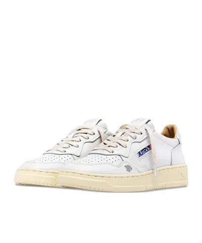 Autry Medalist Low Sneakers In White Leather With Silver Embroidery In White