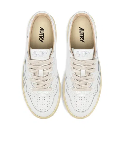 Autry Medalist Low Sneakers In White Leather With Silver Embroidery In White