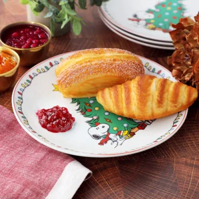 Peanuts Xmas 8 Piece 10.5 Inch Round Stoneware Dinner Plate Set In Multi