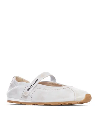 Miu Miu Round-toed Ballet Shoes In White