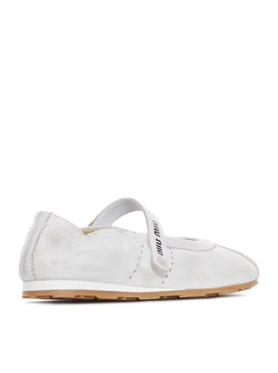 Miu Miu Round-toed Ballet Shoes In White