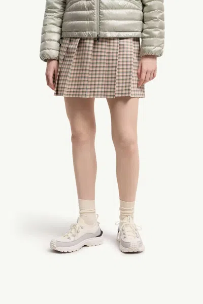 Moncler Trail Lite Three Sneaker Pull Tab Collar In White