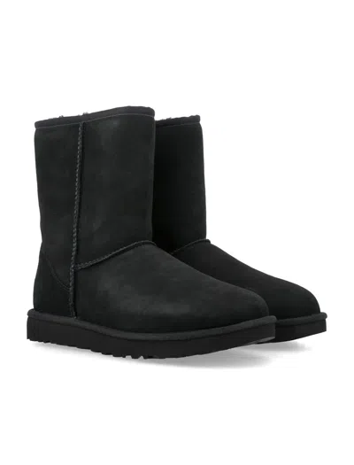 Ugg Classic Short Black Boots With Logo Patch On The Rear And Shearling Lining In Suede Woman