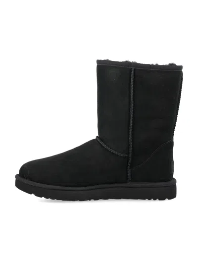 Ugg Classic Short Black Boots With Logo Patch On The Rear And Shearling Lining In Suede Woman