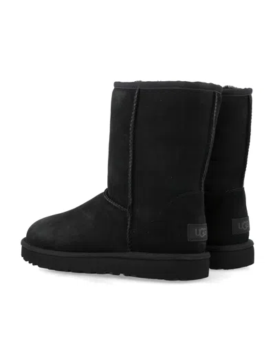 Ugg Classic Short Black Boots With Logo Patch On The Rear And Shearling Lining In Suede Woman