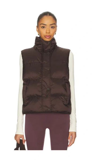 Beyond Yoga Big Cozy Puffer Vest In Dark Chocolate In Burgundy