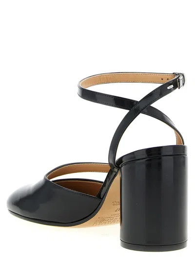 Maison Margiela Tabi Sandals In Brushed Leather In Black