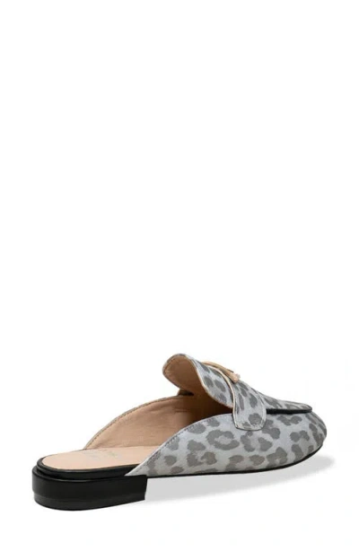 Chase & Chloe Chase And Chloe Loafer Mule In Gray
