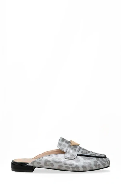 Chase & Chloe Chase And Chloe Loafer Mule In Gray