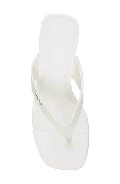 Dkny Mackey Flip Flop In White
