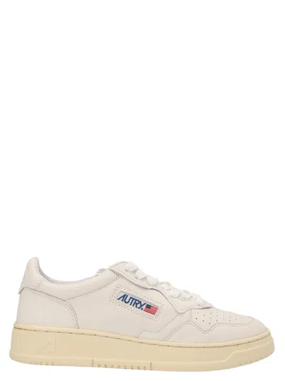 Autry Low Medalist Sneakers In White Leather E Powder E Suede Beige