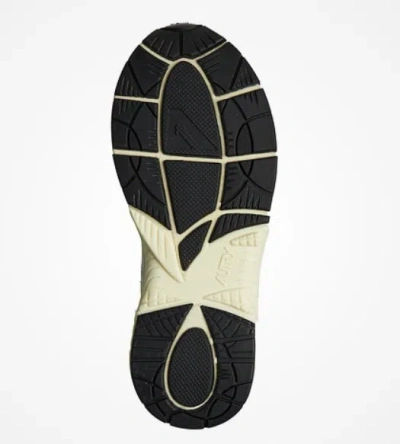 Autry Hyperway Low-top Running Sneakers In Neutral