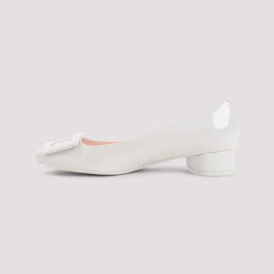 Roger Vivier Roundy Lacquered Decollete 25 Pumps For Women In White