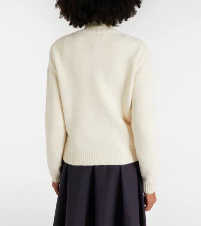 Moncler Embroidered Logo Crop Crewneck Sweater In Neutral