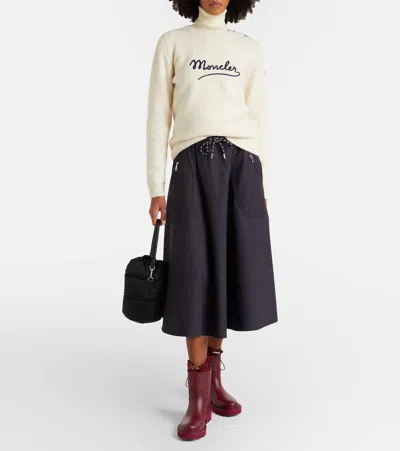 Moncler Embroidered Logo Crop Crewneck Sweater In Neutral
