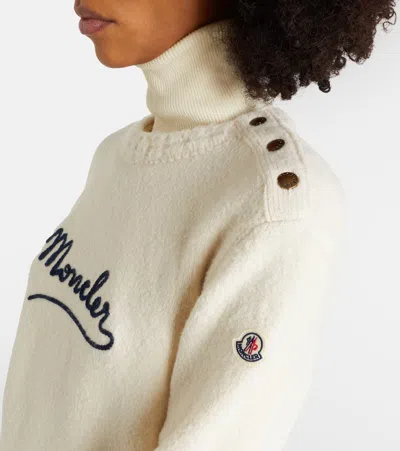 Moncler Embroidered Logo Crop Crewneck Sweater In Neutral