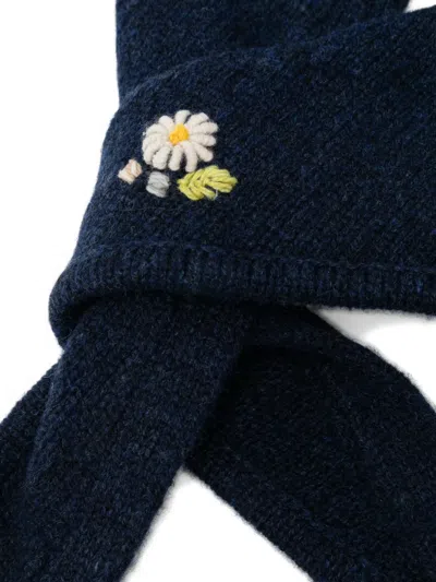 Yanyan Knits Daisy-embroidered Hat In Blue