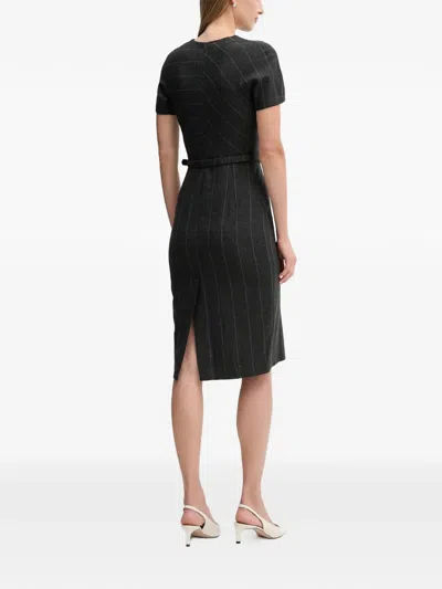 细条纹图案束腰中长连衣裙