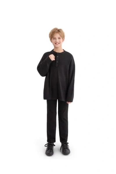 Moustache Three-button Henley Top In Black
