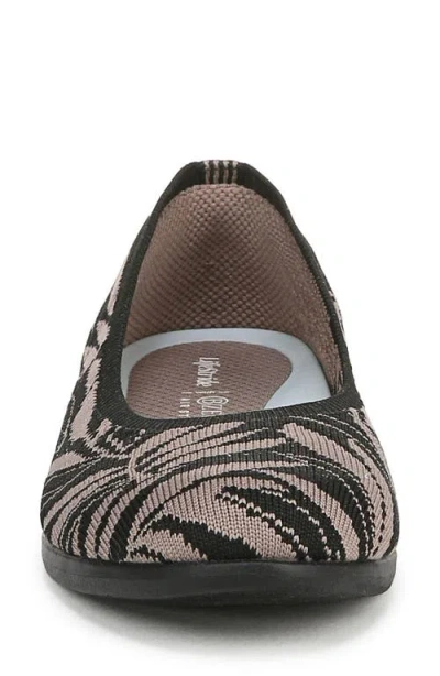 Lifestride Kit Ballet Flat In Multi