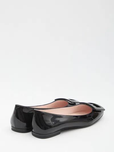 Roger Vivier Buckle-plaque Leather Ballet Flats With Pointed Toe In Black