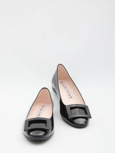 Roger Vivier Buckle-plaque Leather Ballet Flats With Pointed Toe In Black