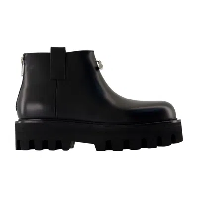 Alexander Mcqueen Ankle Boots Smooth Calfskin Chunky Sole In Black