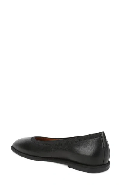 Vionic Orinda Square Toe Flat In Black