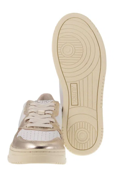 Autry Medalist Low Bicolor White Platinum Sneakers In White