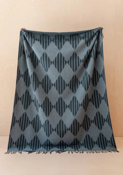 Tbco Lambswool Jaquard Throw Blanket In Green