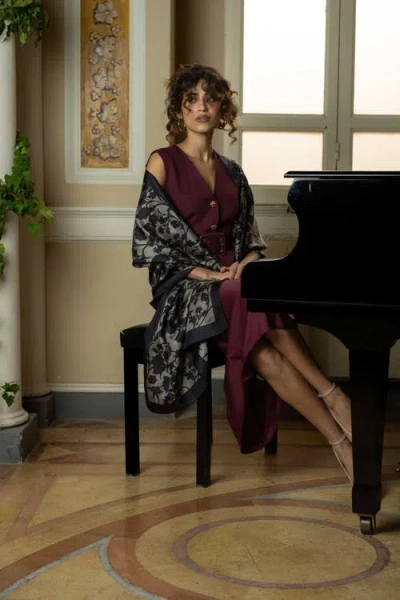 Elizabetta Regina In Black