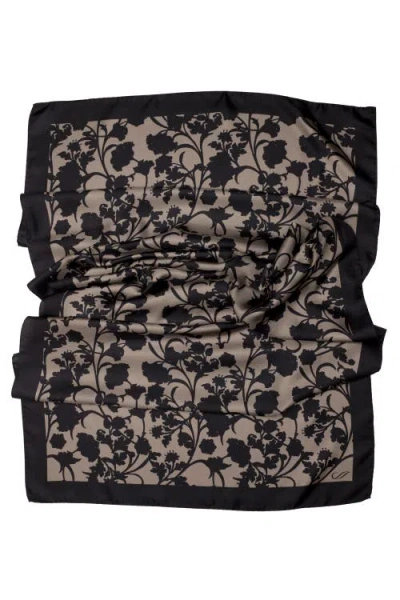 Elizabetta Regina In Black