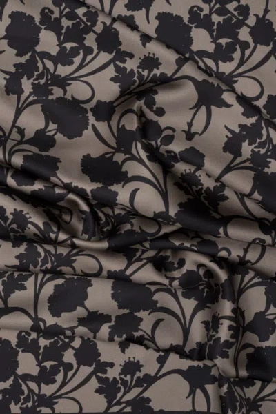 Elizabetta Regina In Black