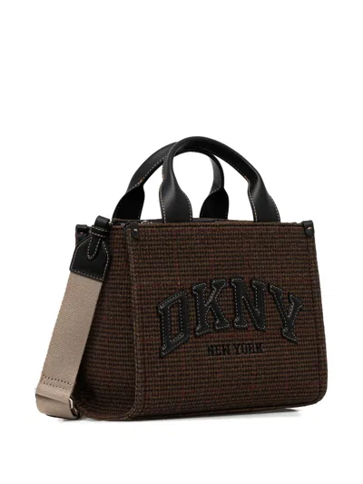 格纹贴花手提包