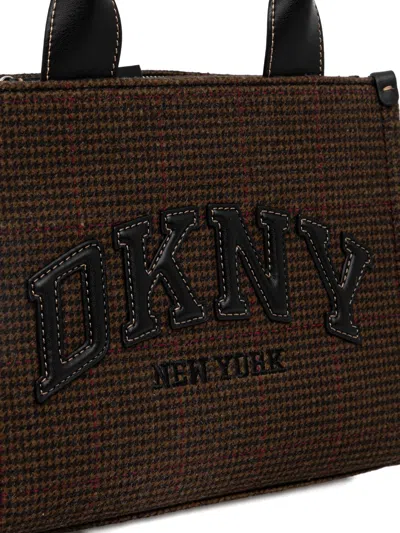 格纹贴花手提包