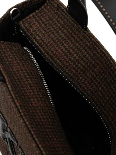 格纹贴花手提包