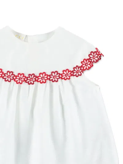 花卉边饰连衣裙