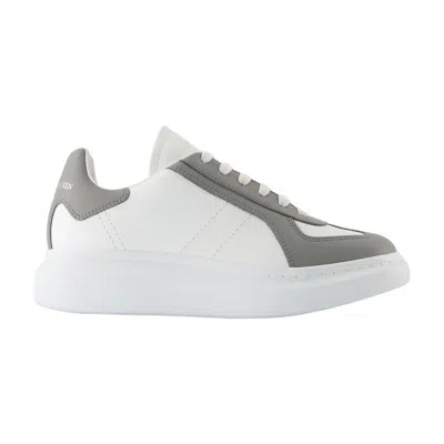 Alexander Mcqueen Chunky Sole Sneakers Contrasting Panels In White
