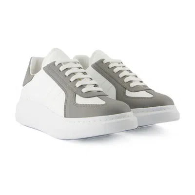 Alexander Mcqueen Chunky Sole Sneakers Contrasting Panels In White