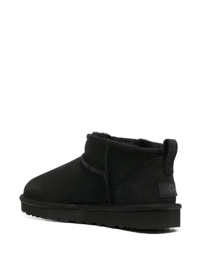 Ugg Low-cut Slip-on Boots With Twinface Lining And Textured Sole In Black