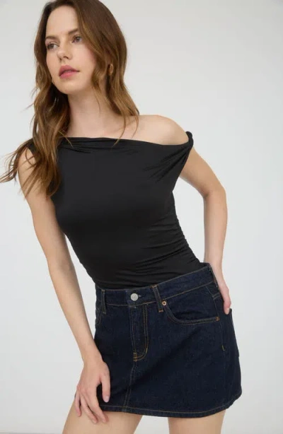 Blu Pepper One-shoulder Top In Black