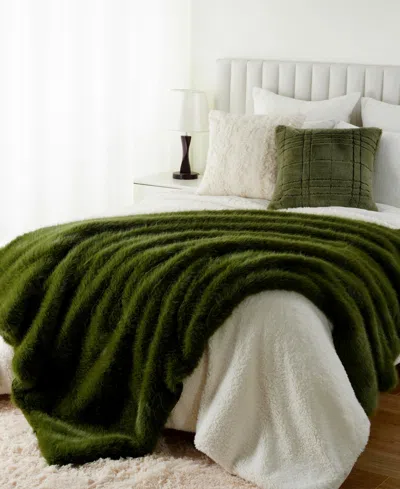 Battilo Lifestyle Faux Fur Throw, 50" X 60" In Green