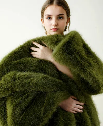 Battilo Lifestyle Faux Fur Throw, 50" X 60" In Green
