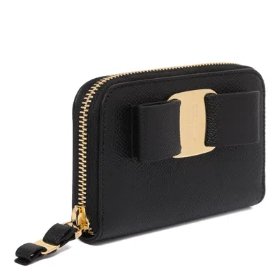 Ferragamo Textured Rectangular Wallet With A Refined Finish