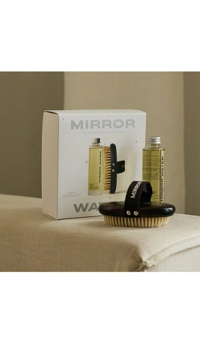 Mirror Water The Radiance Gift Set In Gold