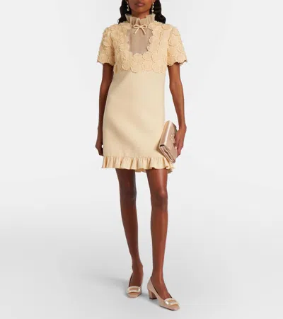 Roger Vivier Efflorescence Embellished Satin Clutch In Pink