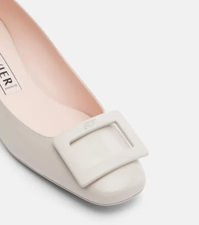 Roger Vivier Roundy Lacquered Decollete 25 Pumps For Women In White