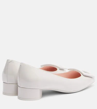 Roger Vivier Roundy Lacquered Decollete 25 Pumps For Women In White