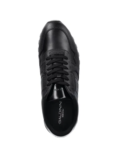 LOGO压纹拼接运动鞋