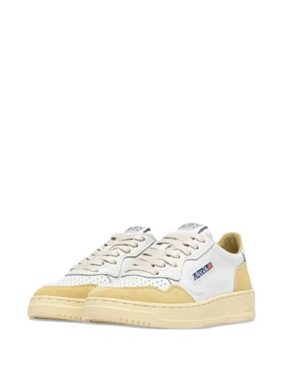 Autry Medalist Sneakers In White